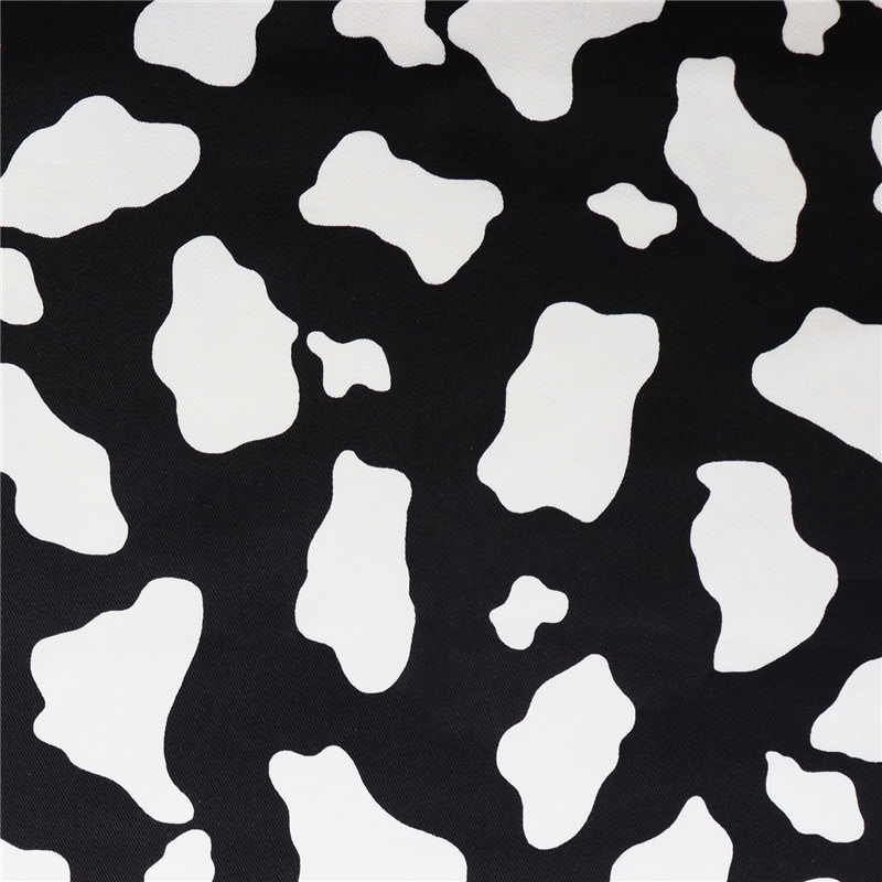 日本紐釦貿易 ツイル生地 牛柄 color.C 巾約112cm 4mカット IBK7070-11C-4M 1枚（ご注文単位1枚）【直送品】