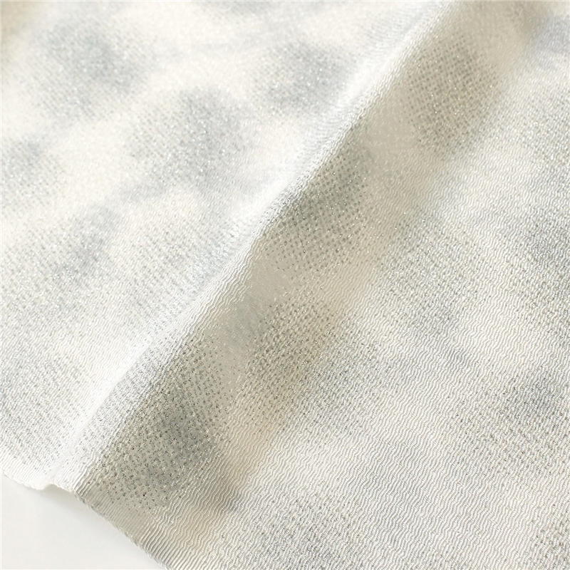 日本紐釦貿易(Nippon Chuko) 干支二越ちりめん 巳 シルバー 巾約35cm×3mカット BAN25-17-3M 1枚（ご注文単位1枚）【直送品】