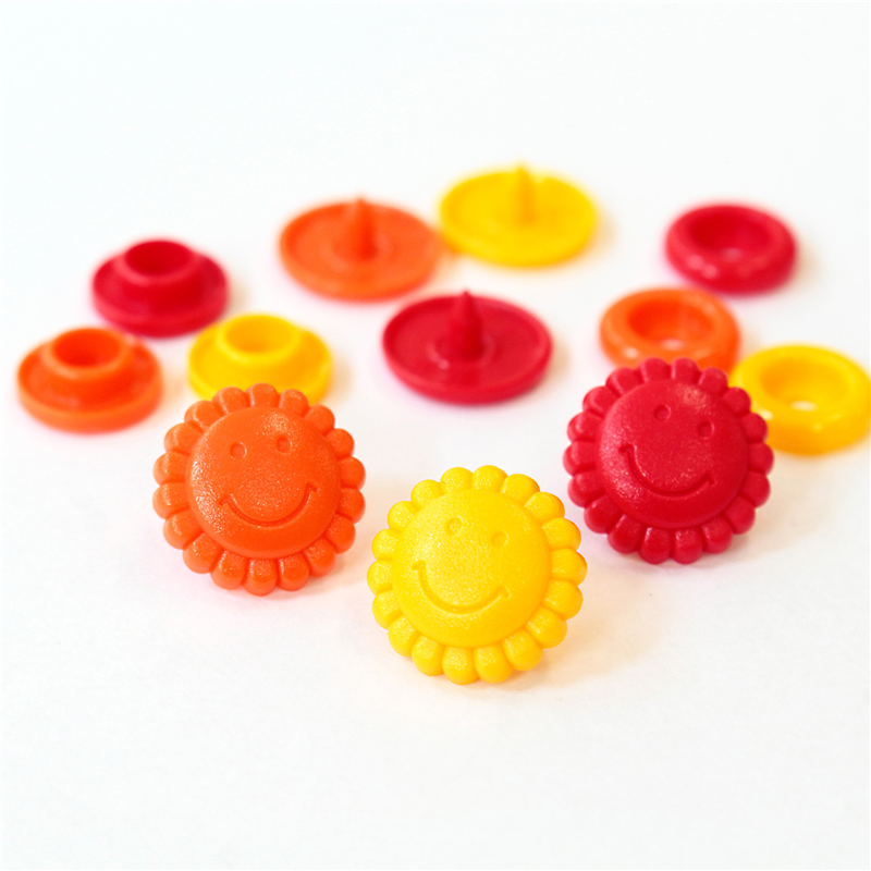 日本紐釦貿易 Prym プリム カラースナップボタン フラワー 13.6mm イエロー・レッド・オレンジ 21組入 PRM393080 （ご注文単位1束）【直送品】