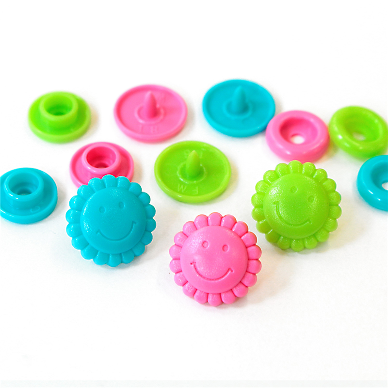日本紐釦貿易 Prym プリム カラースナップボタン フラワー 13.6mm ターコイズ・アップルグリーン・ピンク 21組入 PRM393081 (ご注文単位1束)【直送品】