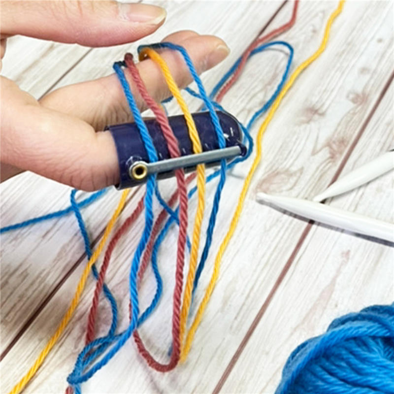 日本紐釦貿易 プリム(Prym) ヤーンガイド 4色用 内径1.7cm PRM624147 (ご注文単位1個)【直送品】