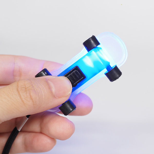 三洋堂 光るピカピカスケボーストラップ 24個/袋（ご注文単位40袋）【直送品】