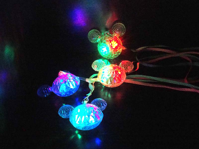 三洋堂 光るピカピカマウスペンダント 36個/袋（ご注文単位16袋）【直送品】