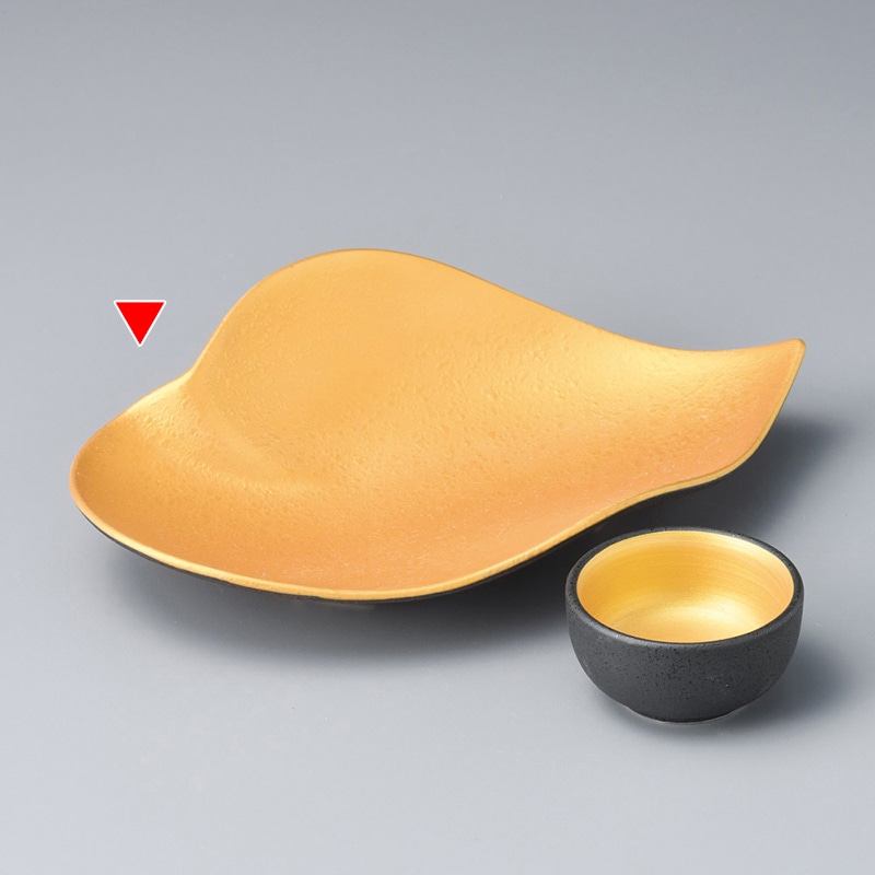 山万 04607-460 鉄結晶(ゴールド)山型向付  1個（ご注文単位1個）【直送品】