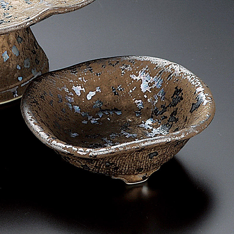 山万 04918-130 金結晶三ッ足千代久  1個（ご注文単位1個）【直送品】