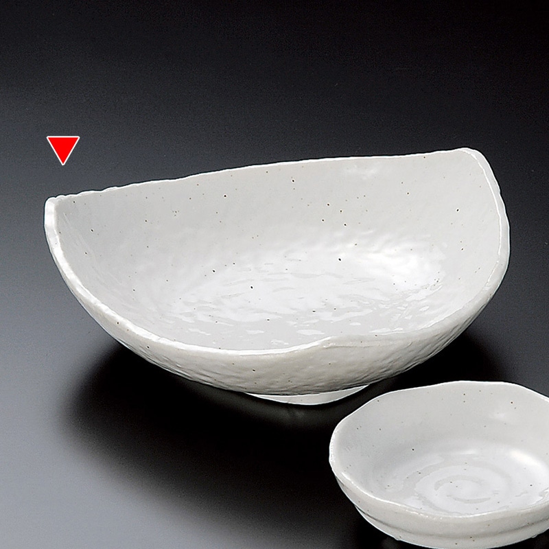 山万 05037-200 白スパタ三角刺身皿  1個（ご注文単位1個）【直送品】