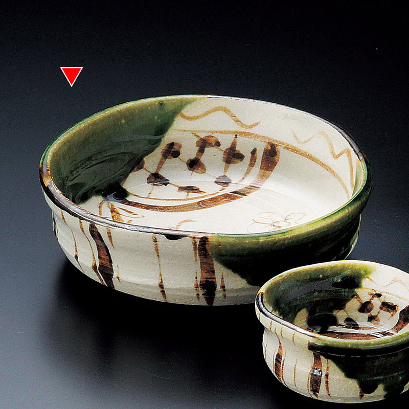 山万 05201-510 織部三角花刺身鉢(手造り)  1個（ご注文単位1個）【直送品】