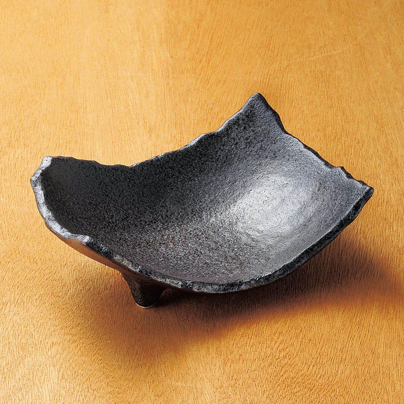 山万 05818-170 ゆず黒三つ足変形皿 1個(ご注文単位1個)【直送品】