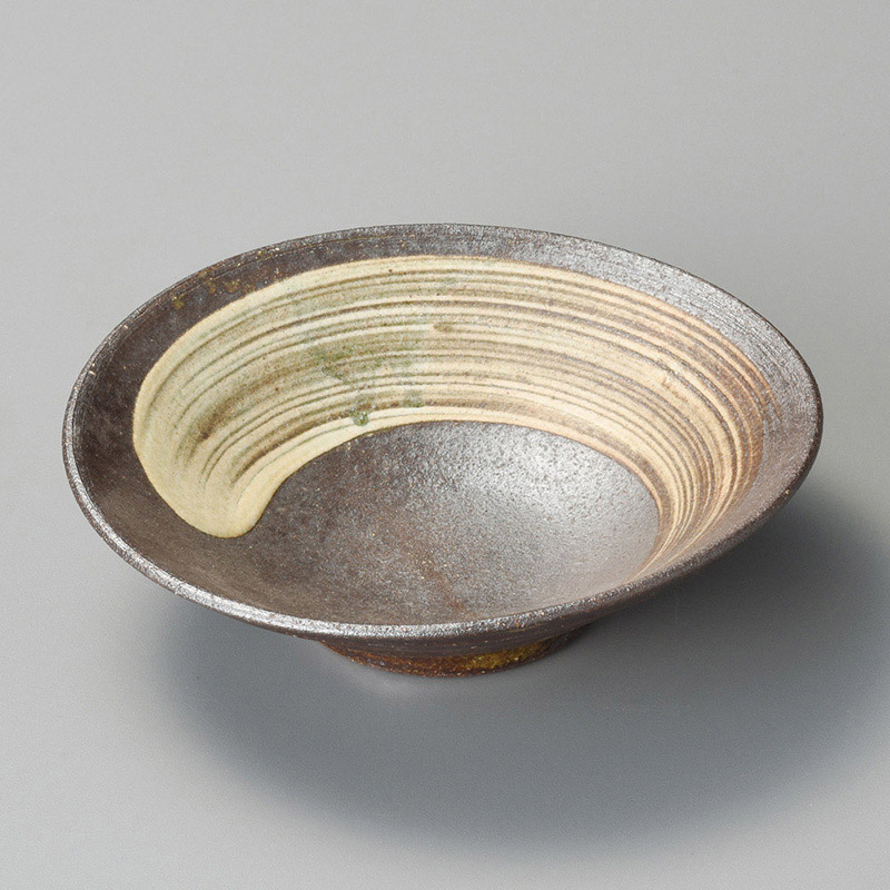 山万 07609-660 黒泥刷毛目平鉢(信楽焼)  1個（ご注文単位1個）【直送品】