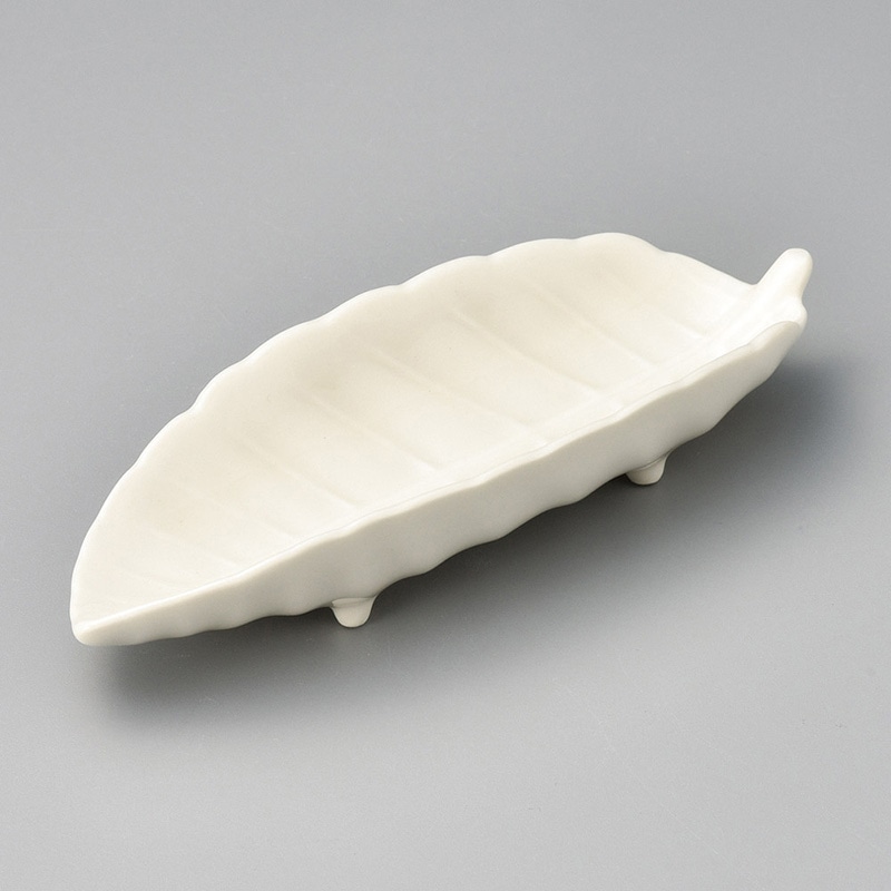 山万 08226-470 乳白釉葉型小鉢  1個（ご注文単位1個）【直送品】