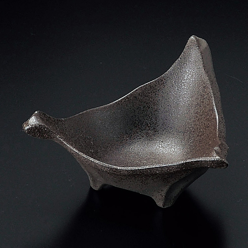 山万 08423-130 炭化土ちぎり三角小鉢 6050 1個（ご注文単位1個）【直送品】