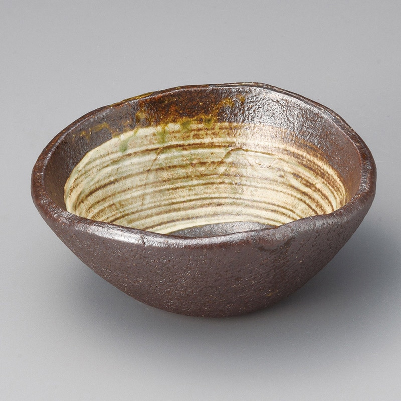 山万 08623-660 黒泥刷毛目中鉢(信楽焼)  1個（ご注文単位1個）【直送品】