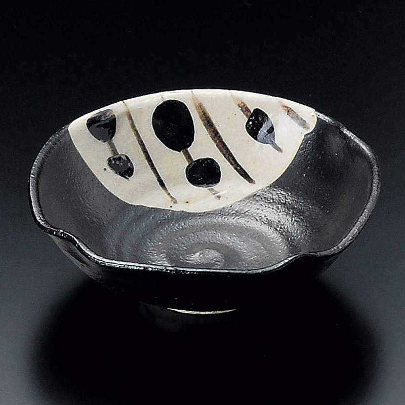 山万 08707-100 黒織部四ッ押小鉢  1個（ご注文単位1個）【直送品】