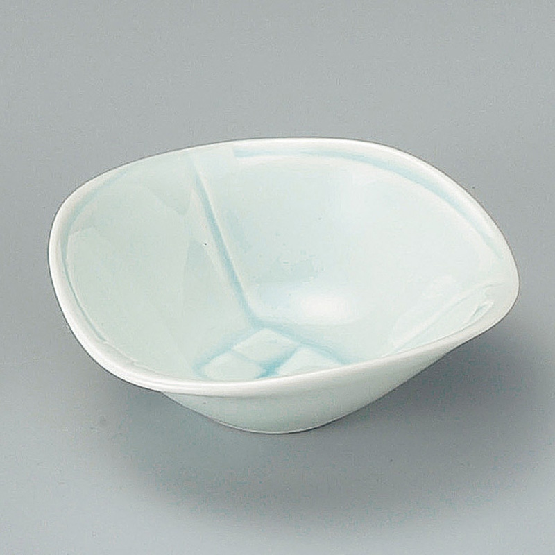 山万 09025-140 青磁市松彫三角4.5鉢 1個(ご注文単位1個)【直送品】