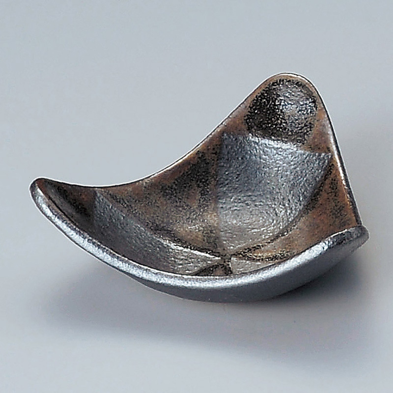 山万 11132-550 黒志野三角小鉢(大)  1個（ご注文単位1個）【直送品】