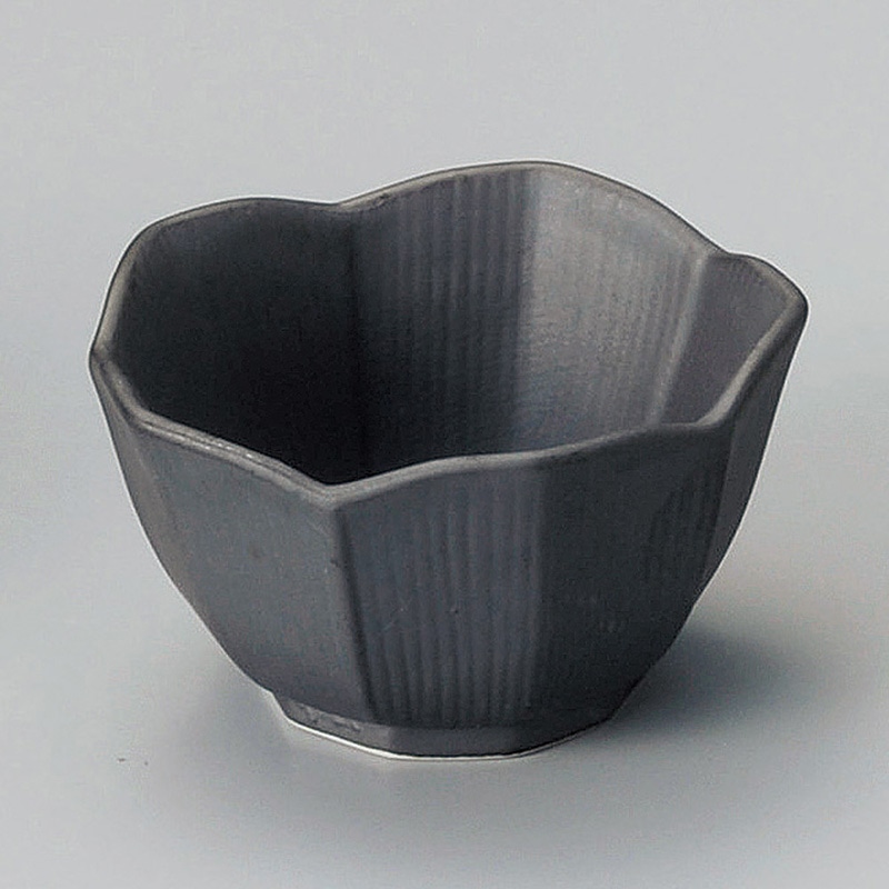 山万 12113-240 いぶし黒桔梗型小鉢(小)  1個（ご注文単位1個）【直送品】