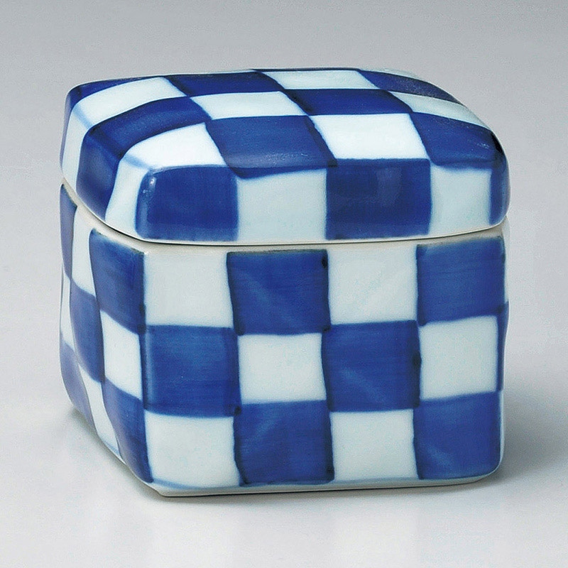 山万 15715-730 染付市松角陶箱(中)(有田焼) 1個（ご注文単位1個）【直送品】