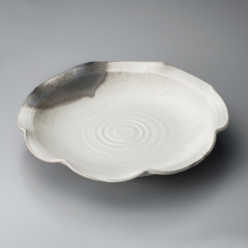 山万 17412-660 灰釉粉引13.0輪花皿(信楽焼 1個（ご注文単位1個）【直送品】