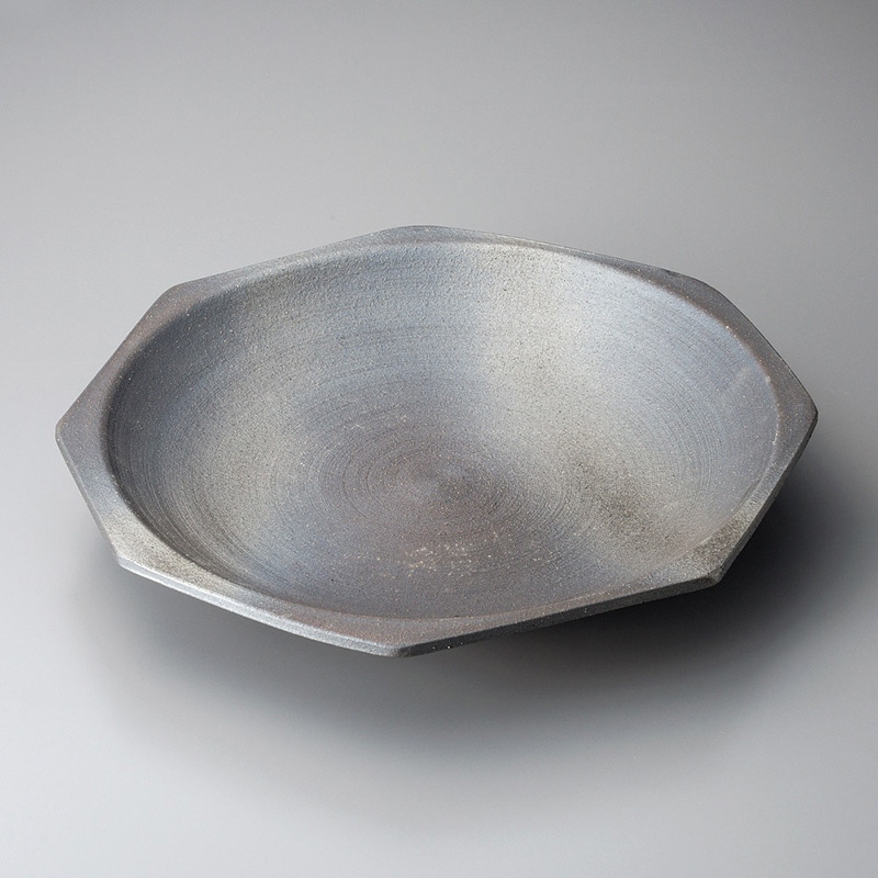 山万 17422-660 黒銀彩13.0八角皿(信楽焼) 1個（ご注文単位1個）【直送品】