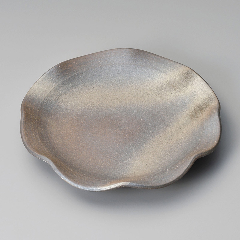 山万 17420-660 黒銀彩13.0輪花皿(信楽焼) 1個（ご注文単位1個）【直送品】