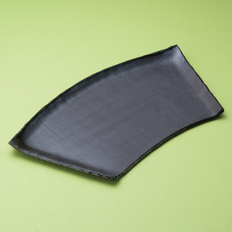山万 19205-460 黒陶半切扇型皿(大)  1個（ご注文単位1個）【直送品】