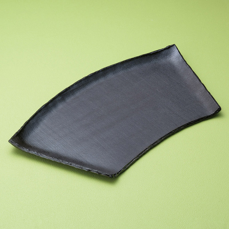 山万 19206-460 黒陶半切扇型皿(小)  1個（ご注文単位1個）【直送品】