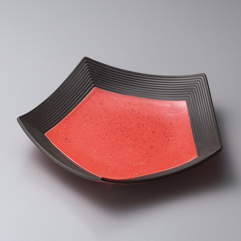 山万 20427-020 渕黒レッド五角大皿  1個（ご注文単位1個）【直送品】