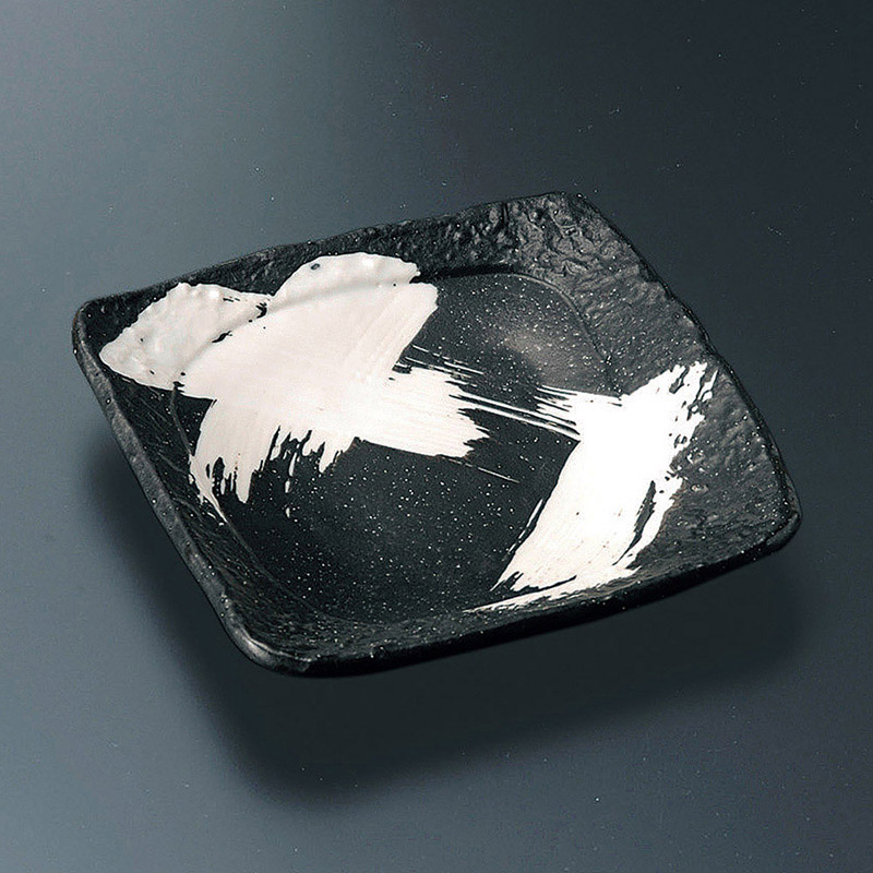 山万 23308-290 黒地白刷毛正角皿  1個（ご注文単位1個）【直送品】