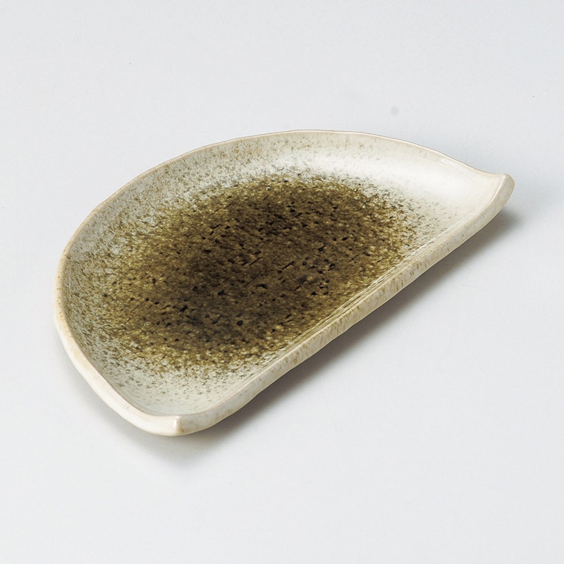 山万 27904-570 織部かすみ半月7.0皿 1個（ご注文単位1個）【直送品】