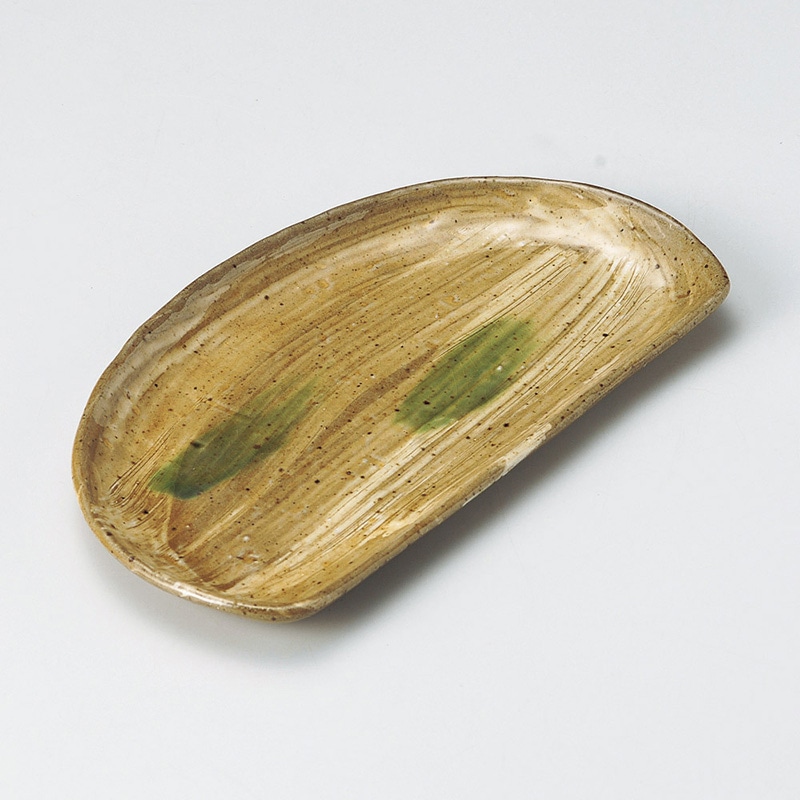 山万 28316-310 黄瀬戸オリベ半月焼物皿 1個（ご注文単位1個）【直送品】