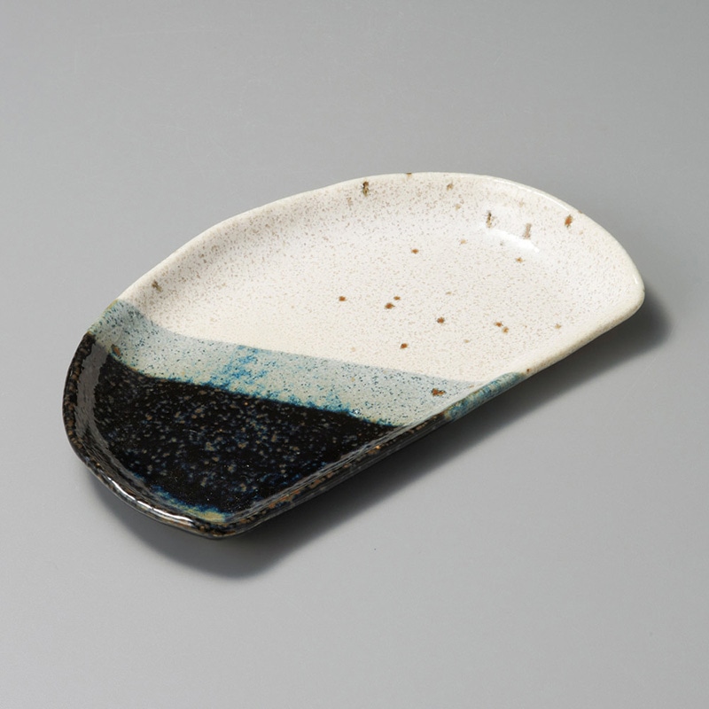 山万 28315-230 ぬり分半月焼物皿 1個（ご注文単位1個）【直送品】