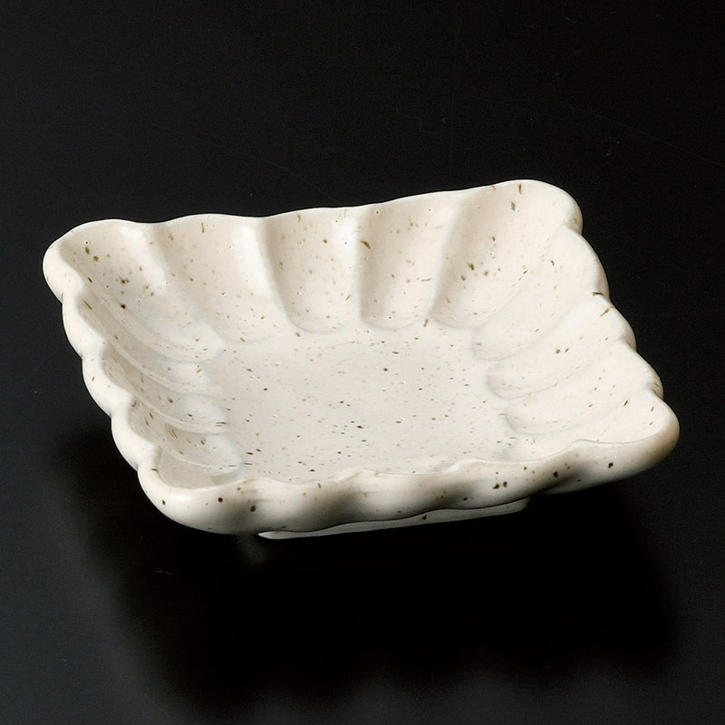 山万 31215-310 白うのふ菊華角小皿 1個（ご注文単位1個）【直送品】