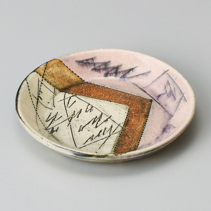 山万 31310-510 ピンク釉刻紋小皿 1個（ご注文単位1個）【直送品】