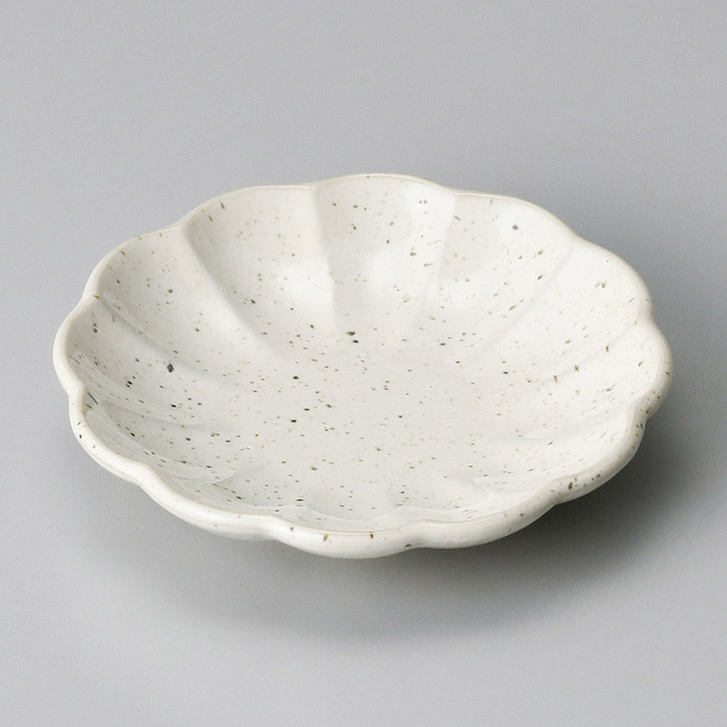 山万 31532-310 白うのふ布目菊型小皿 1個（ご注文単位1個）【直送品】