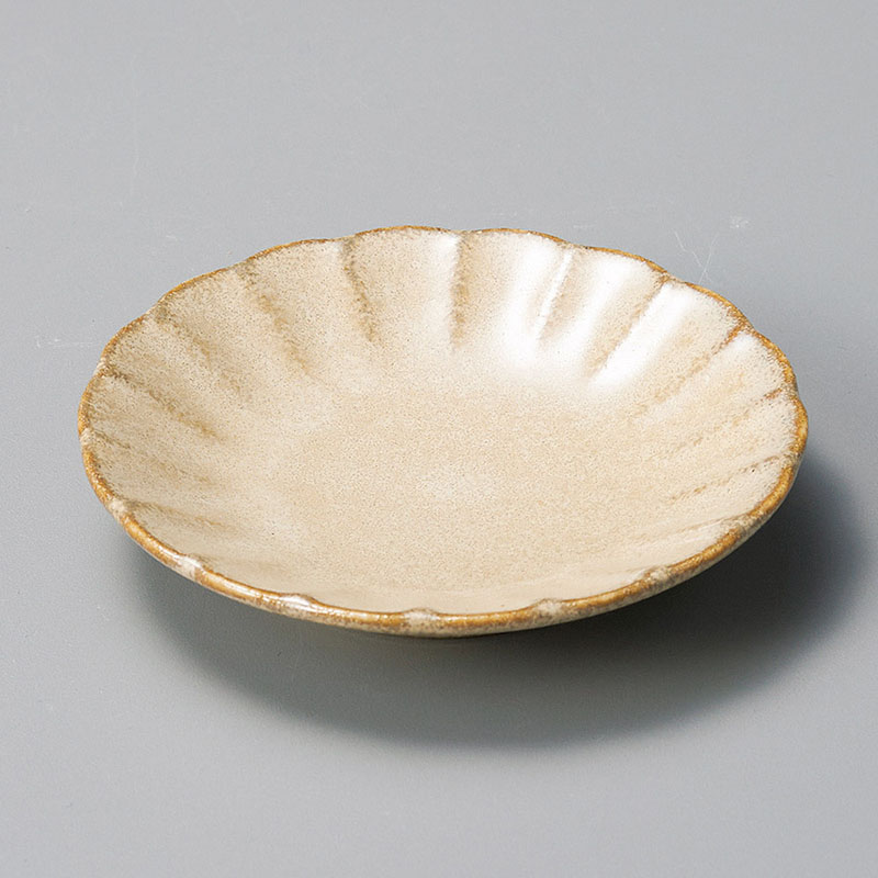 山万 31816-190 ベージュうのふ菊型3.0皿 1個（ご注文単位1個）【直送品】