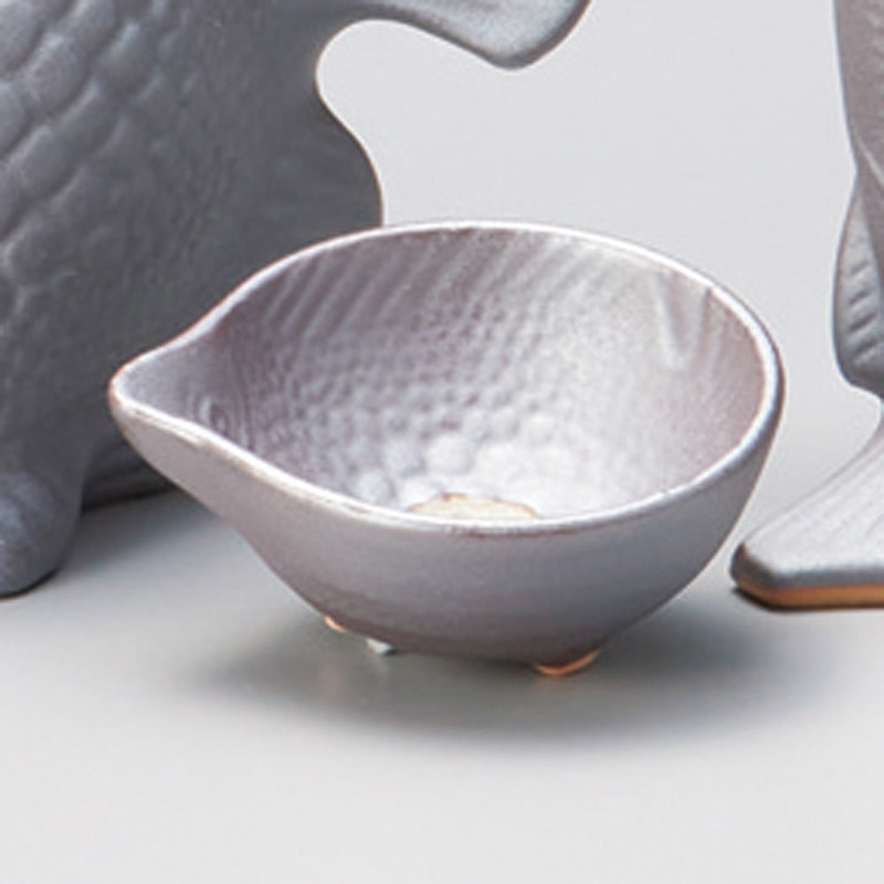 山万 34237-230 鉄釉魚型盃 1個（ご注文単位1個）【直送品】