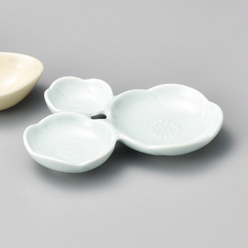 山万 37046-550 青磁梅型三品盛 1個（ご注文単位1個）【直送品】