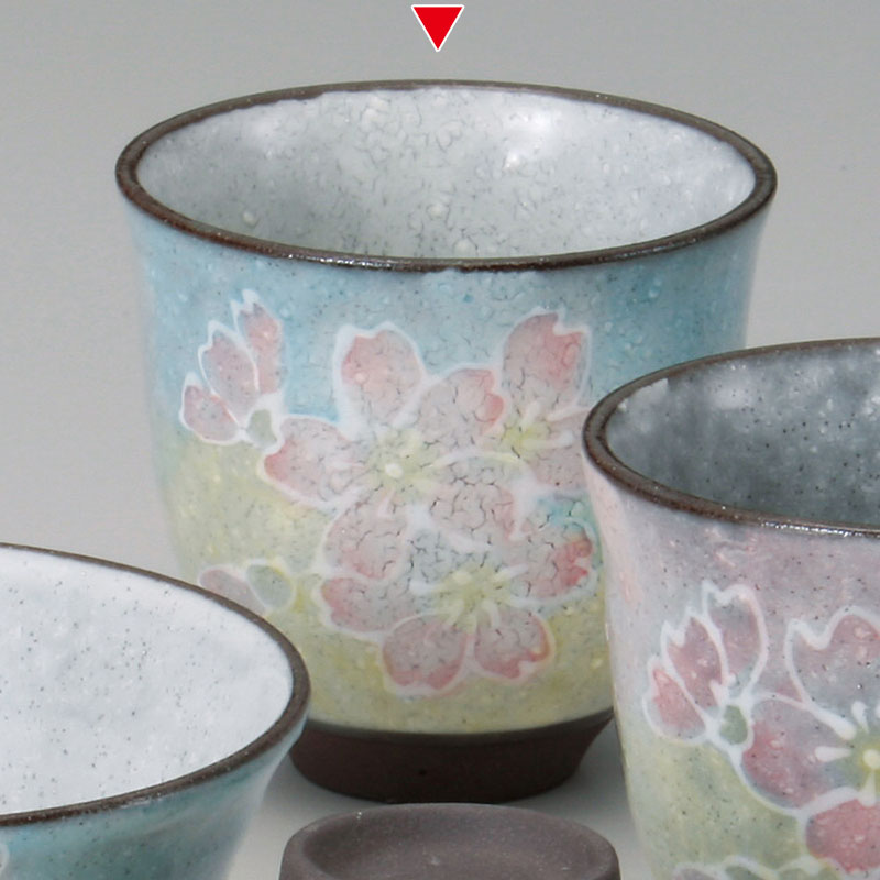 山万 41217-570 一珍桜 湯呑(青) 1個（ご注文単位1個）【直送品】