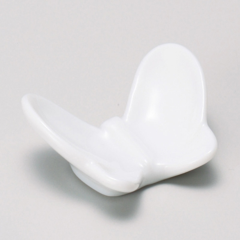 山万 43139-450 白磁蝶箸置 1個（ご注文単位1個）【直送品】