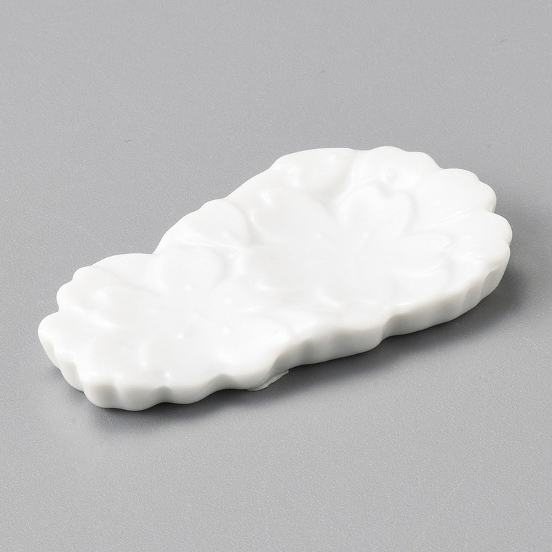 山万 43144-480 白磁桜箸置き 1個（ご注文単位1個）【直送品】