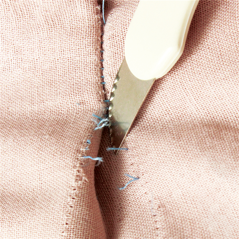 日本紐釦貿易 ステッチカッター 全長約13cm 白 NI-02426 (ご注文単位1束)【直送品】