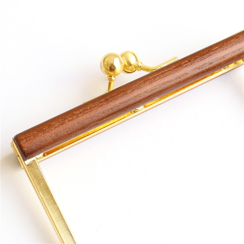 日本紐釦貿易 ウッドバー付き浮足口金 小 ブラウン TYK4-BR (ご注文単位1本)【直送品】