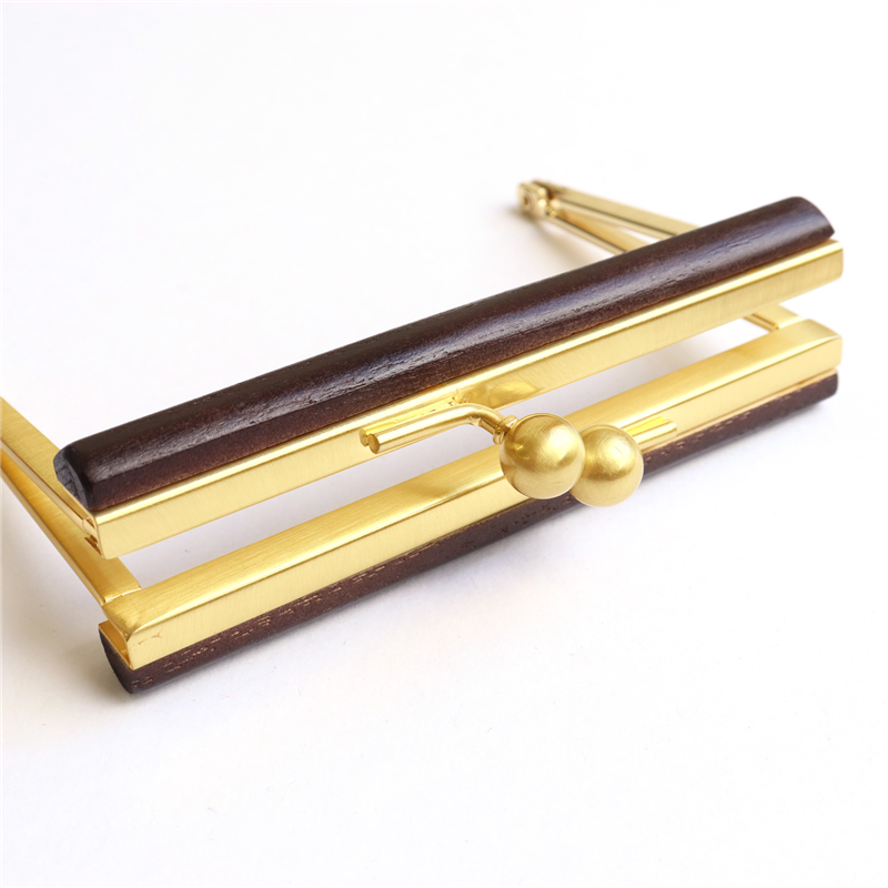 日本紐釦貿易 ウッドバー付き浮足口金 小 チョコ TYK4-C (ご注文単位1本)【直送品】