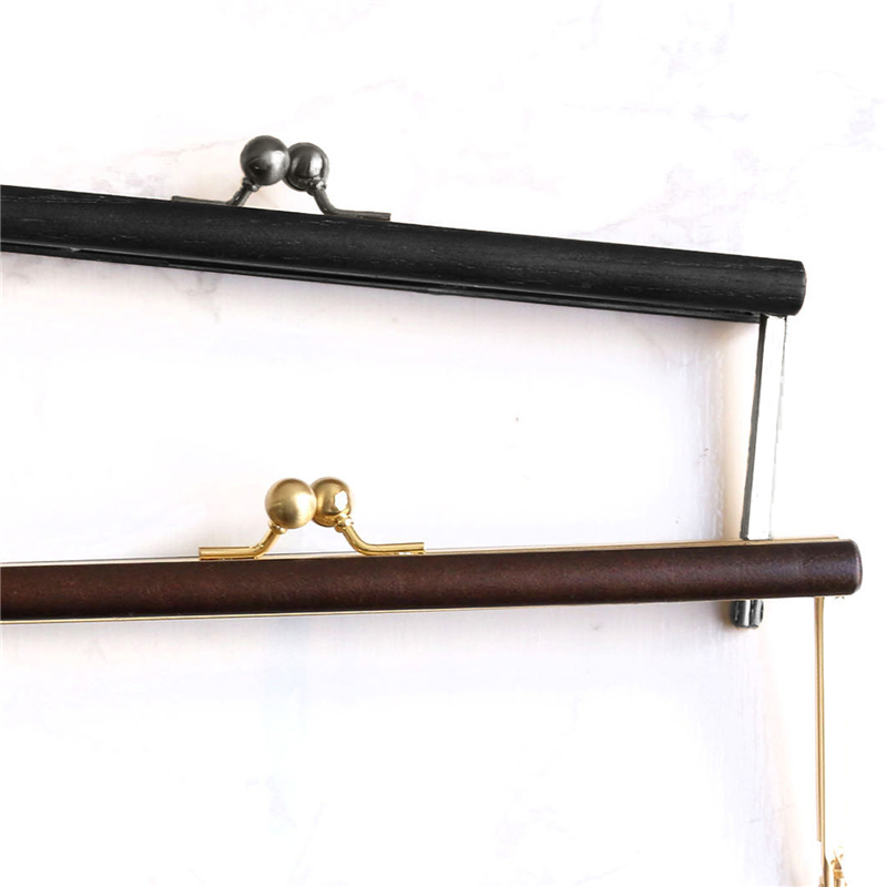 日本紐釦貿易 ウッドバー付き浮足口金 大 黒 1個入 TYK5-B (ご注文単位1本)【直送品】