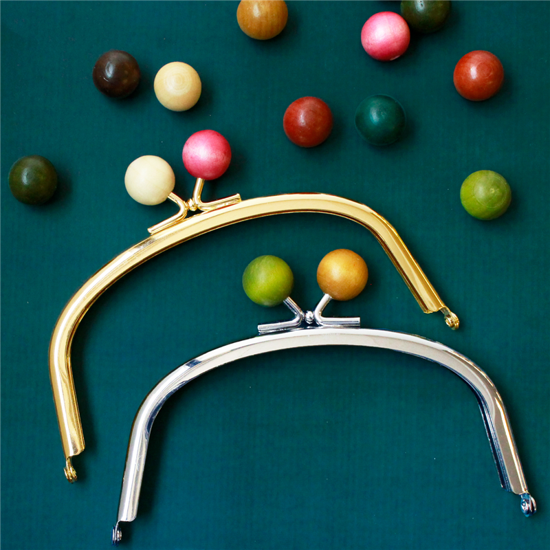 日本紐釦貿易 つけかえねじ口金 4個入り くし型 TYK3-S-4 (ご注文単位1束)【直送品】