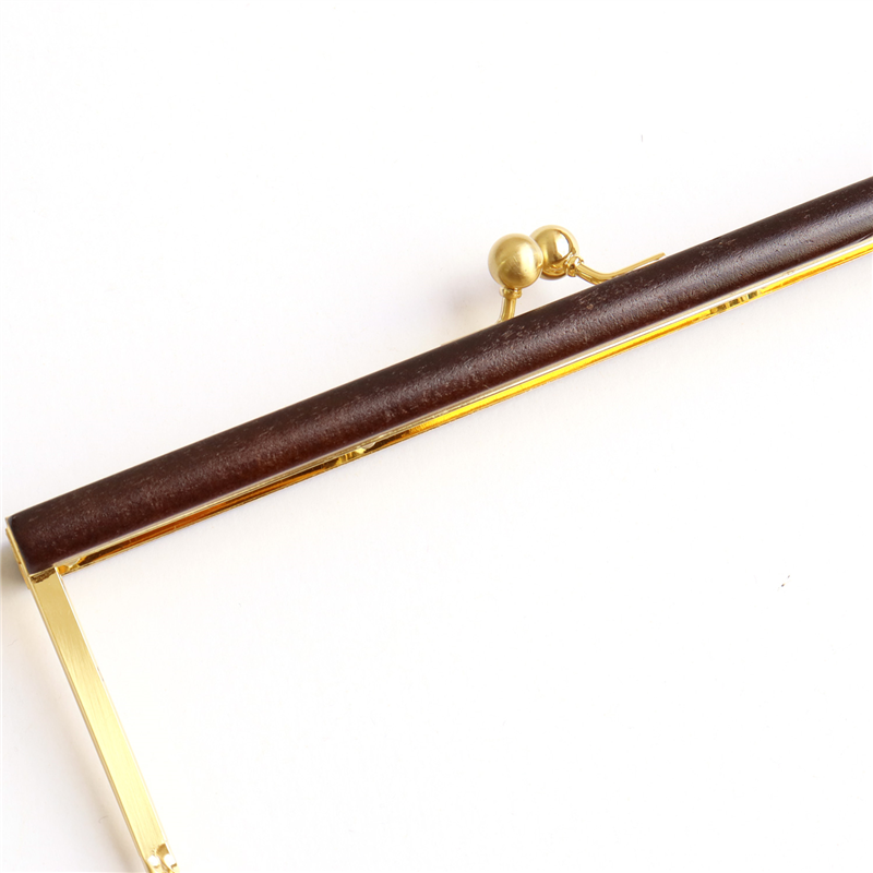 日本紐釦貿易 ウッドバー付き浮足口金 大 チョコ TYK5-C (ご注文単位1本)【直送品】