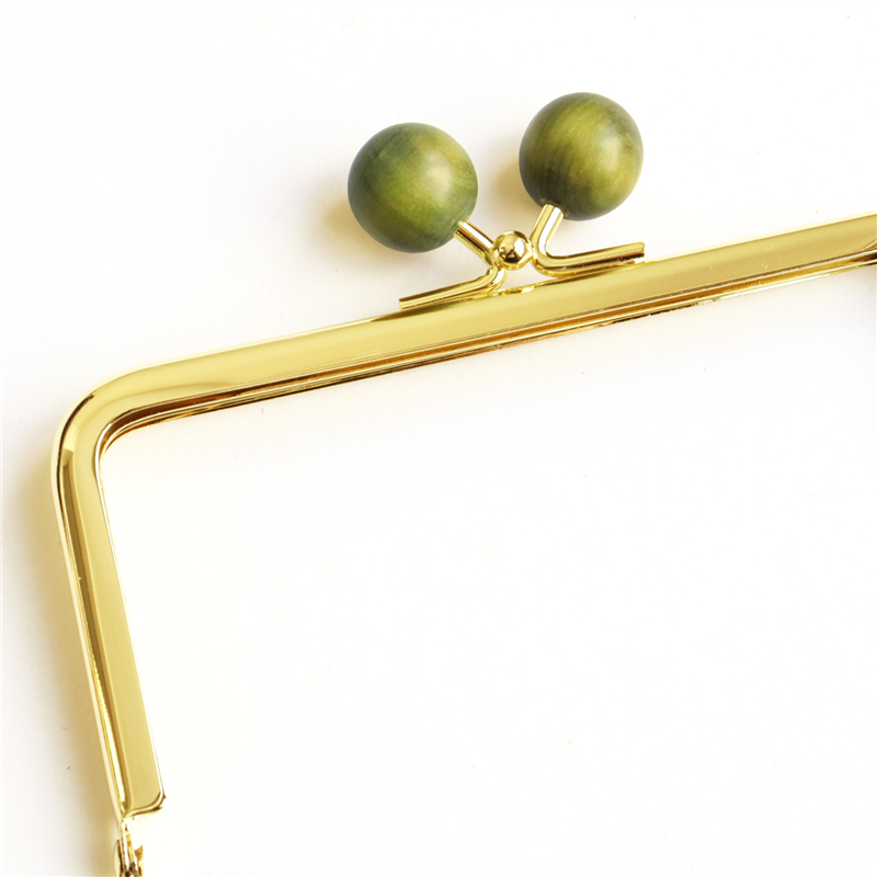 日本紐釦貿易 からふる木玉口金 Ｇ 角型 ライトグリーン TYK2G-LG （ご注文単位1個）【直送品】