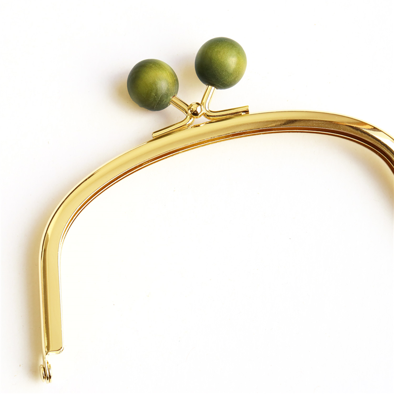 日本紐釦貿易 からふる木玉口金 G くし型 ライトグリーン TYK3G-LG (ご注文単位1個)【直送品】