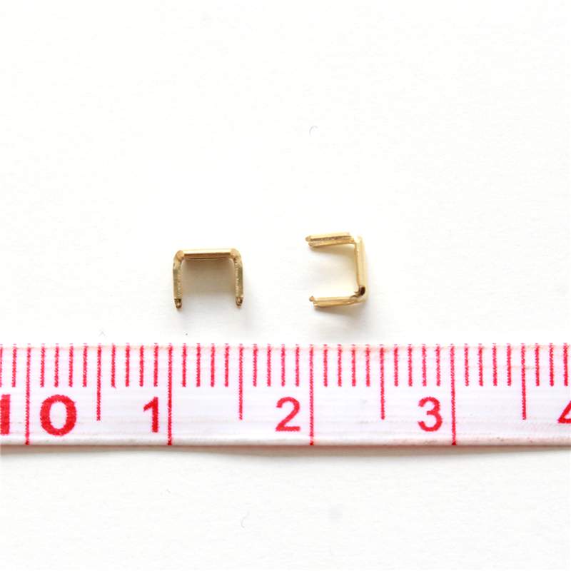 日本紐釦貿易 YKK 3番金属ファスナー用下止め金具 500個入 ゴールド F2-220-500 （ご注文単位1束）【直送品】