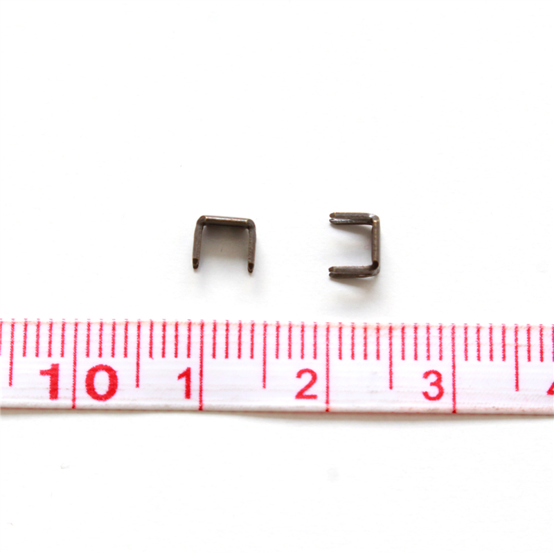 日本紐釦貿易 YKK 3番金属ファスナー用下止め金具 500個入 アンティークゴールド F2-221-500 (ご注文単位1束)【直送品】